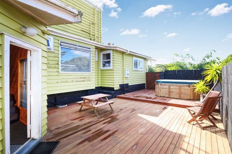 Photo of property in 3 Crompton Road, Massey, Auckland, 0614