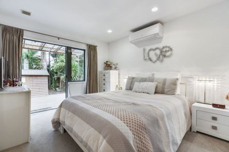 Photo of property in 220 Woodlands Park Road, Titirangi, Auckland, 0604