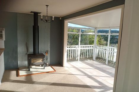 Photo of property in 32 Castle Crescent, Stokes Valley, Lower Hutt, 5019