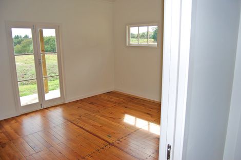 Photo of property in 956c Oneriri Road, Kaiwaka, 0573