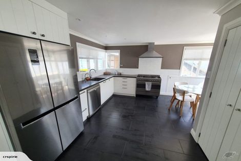 Photo of property in 1047 Whangaparaoa Road, Tindalls Beach, Whangaparaoa, 0930