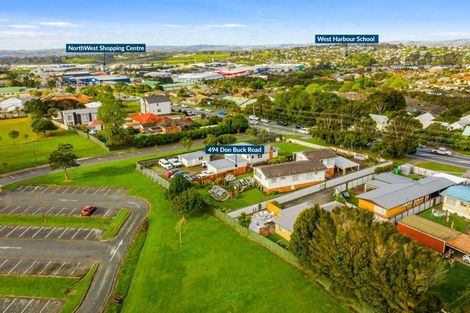 Photo of property in 494 Don Buck Road, Massey, Auckland, 0614