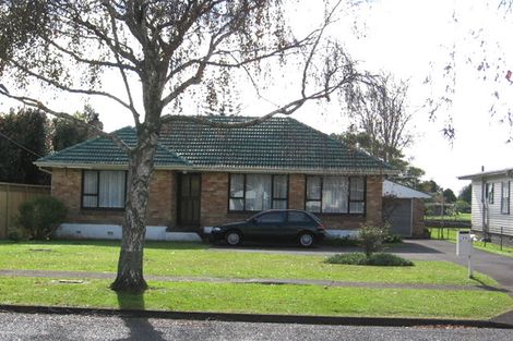 Photo of property in 25 Yeovil Road, Te Atatu Peninsula, Auckland, 0610