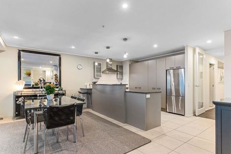 Photo of property in 15/72a Devonport Road, Tauranga, 3110