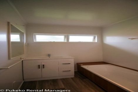 Photo of property in 19 Lynmore Drive, Hillpark, Auckland, 2102