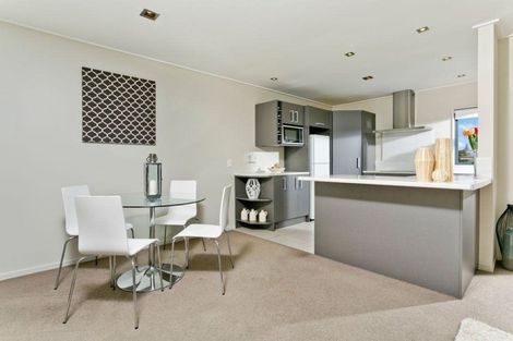 Photo of property in 229a Wairau Road, Totara Vale, Auckland, 0627