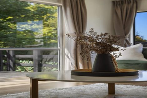 Photo of property in 6 Mannering Place, Hillcrest, Auckland, 0627