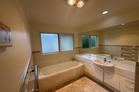 Photo of property in 26 Delmont Close, East Tamaki Heights, Auckland, 2016