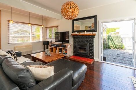 Photo of property in 6 Rauparaha Street, Waikanae Beach, Waikanae, 5036