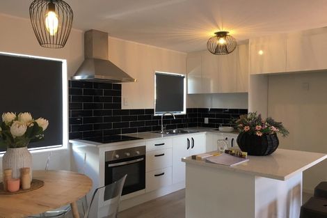 Photo of property in 19 Kennington Drive, Clendon Park, Auckland, 2103