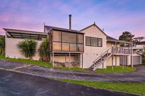 Photo of property in 8 Gillan Place, Bayview, Auckland, 0629