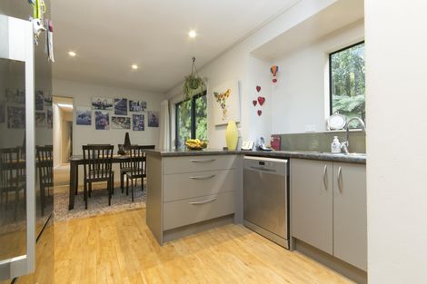 Photo of property in 420 Scenic Drive, Waiatarua, Auckland, 0612