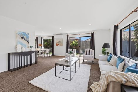 Photo of property in 35 Peninsula Road, Mangere, Auckland, 2022