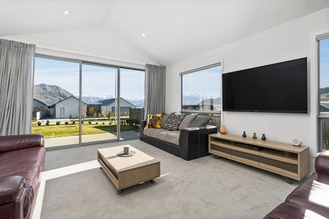 Photo of property in 3 Scurr Terrace, Wanaka, 9305