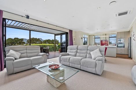 Photo of property in 16 Fred Carr Place, One Tree Point, 0118