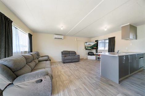 Photo of property in 12b Sturges Road, Henderson, Auckland, 0612
