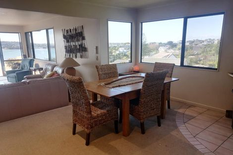 Photo of property in 2 Swann Beach Road, Stanmore Bay, Whangaparaoa, 0932