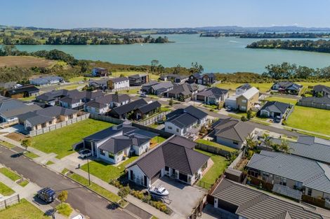 Photo of property in 4 Okohaka Avenue, Glenbrook, Waiuku, 2681