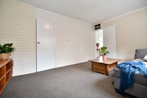 Photo of property in 6 Maori Hut Road, Red Beach, 0932