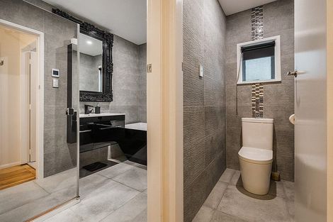 Photo of property in 222 Henderson Valley Road, Henderson, Auckland, 0612