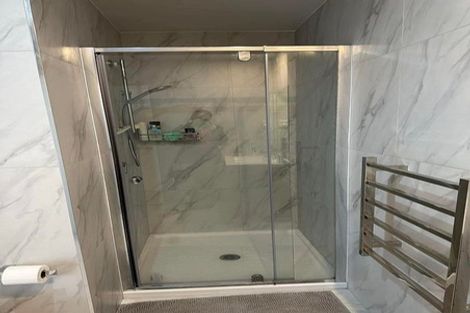 Photo of property in 15 Oki Place, Glenfield, 0629