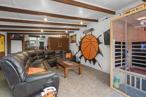 Photo of property in 11 Durham Crescent, Palmerston North, 4414