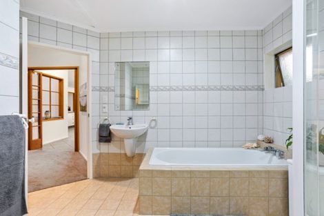 Photo of property in 1/48 Masterton Road, Rothesay Bay, Auckland, 0630