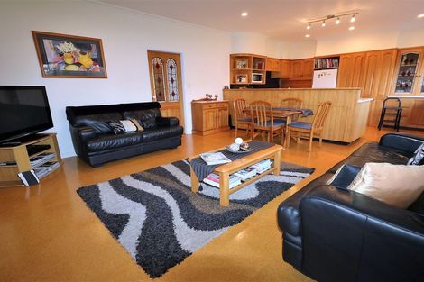 Photo of property in 64 Richmond Road, Carterton, 5713