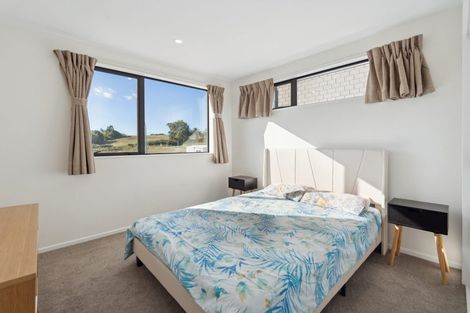 Photo of property in 46 Celestial Crescent, Orewa, 0931