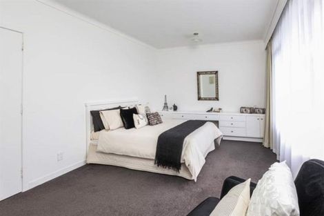 Photo of property in 132 Mountain Road, Henderson Valley, Auckland, 0612