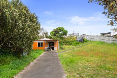 Photo of property in 11 James Street, Waikawa Beach, Manakau, 5573