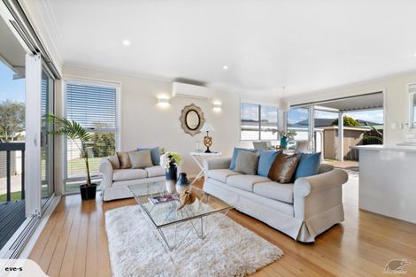 Photo of property in 2 Hatton Road, Orewa, 0931