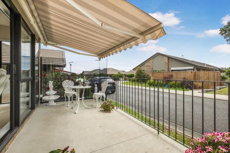 Photo of property in 46 Royalle Mews, Botany Downs, Auckland, 2010