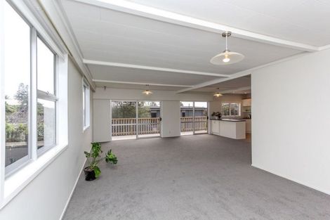 Photo of property in 12 Montana Place, Merrilands, New Plymouth, 4312