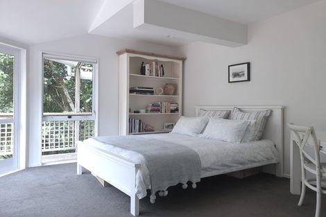 Photo of property in 6 Mollyhawk Place, Birkenhead, Auckland, 0626