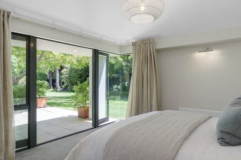 Photo of property in 37 Thornycroft Street, Fendalton, Christchurch, 8052