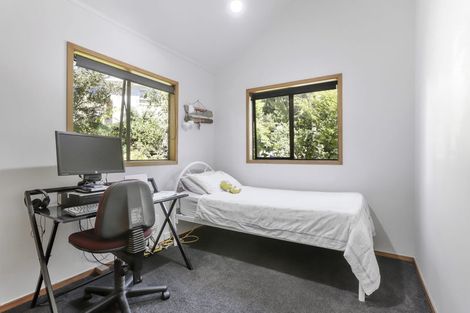 Photo of property in 9 Longfellow Parade, Glen Eden, Auckland, 0604