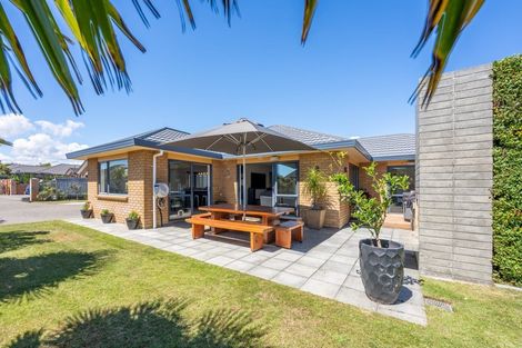 Photo of property in 92 Regent Drive, Paraparaumu Beach, Paraparaumu, 5032