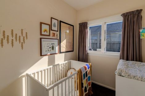 Photo of property in 142 Bowhill Road, New Brighton, Christchurch, 8083