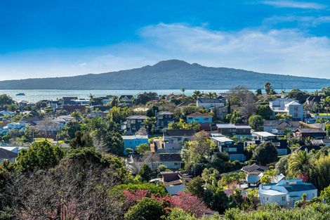 Photo of property in 24 Palmer Crescent, Mission Bay, Auckland, 1071