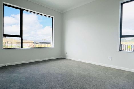 Photo of property in 40 Kotuitui Drive, Wainui, 0992