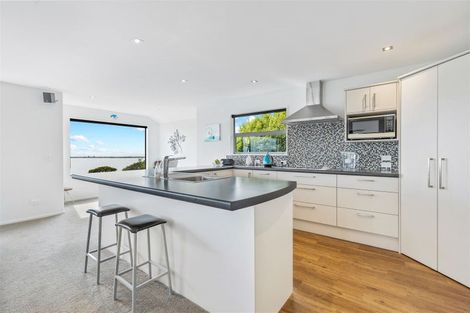 Photo of property in 18 Maffeys Road, Mount Pleasant, Christchurch, 8081