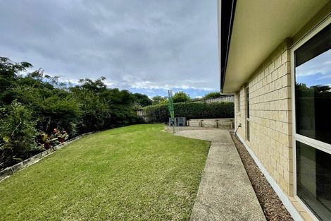 Photo of property in 11 Schopolo Place, Schnapper Rock, Auckland, 0632