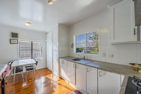 Photo of property in 21 View Road, Glenfield, Auckland, 0627