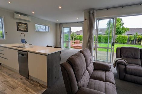 Photo of property in 12 Aro Mato Place, Huapai, Kumeu, 0810