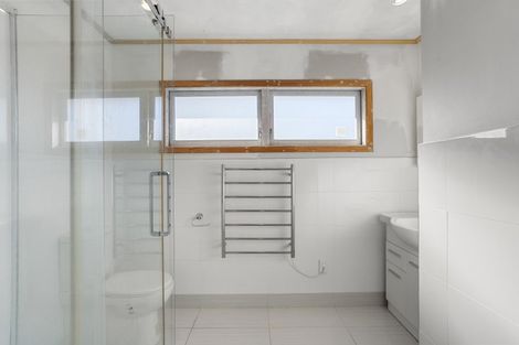 Photo of property in 92 Stottholm Road, Titirangi, Auckland, 0604