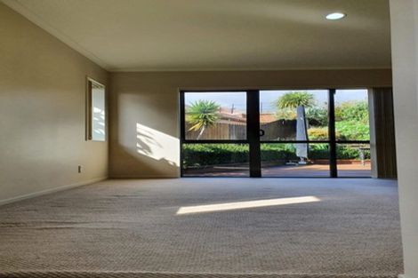 Photo of property in 8 Bokeen Lane, Flat Bush, Auckland, 2019