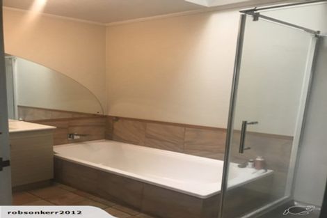 Photo of property in 18b Kentigern Close, Pakuranga, Auckland, 2010