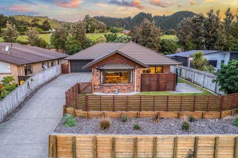 Photo of property in 22 Bluewater Place, Paraparaumu, 5032