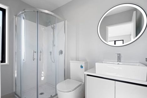 Photo of property in 8 Taipahitini Road, Rosehill, 2113